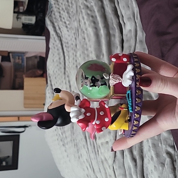 Minnie Mouse snow globe statue Disney - Picture 4 of 10